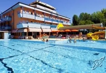 Serenissima Village ホテル 3*